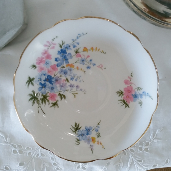 Cottage Core English Tea Cup - Picture 4 of 5